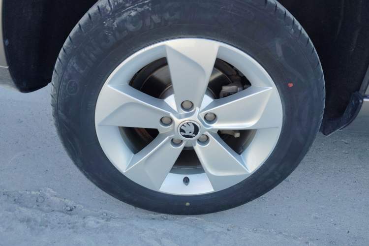 Used Skoda Yeti 2017 TSI280 DSG Advanced Edition Right Rear Wheel Hub