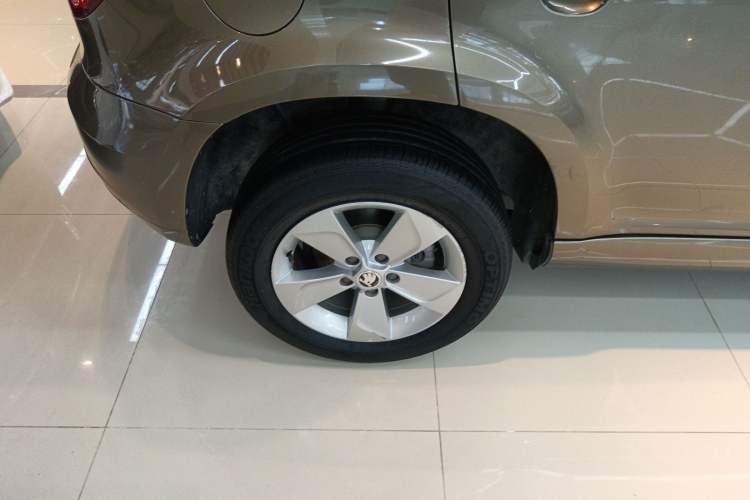 Used Skoda Yeti 2017 TSI280 DSG Advanced Edition Right Rear Wheel Hub