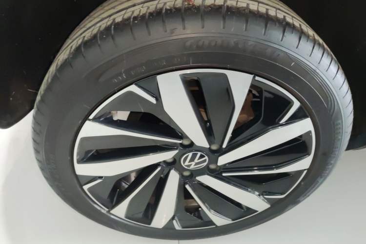 Used Skoda Yeti 2017 TSI280 DSG Advanced Edition Right Rear Wheel Hub