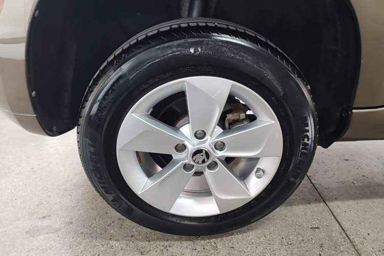 Used Skoda Yeti 2017 TSI280 DSG Advanced Edition Right Rear Wheel Hub