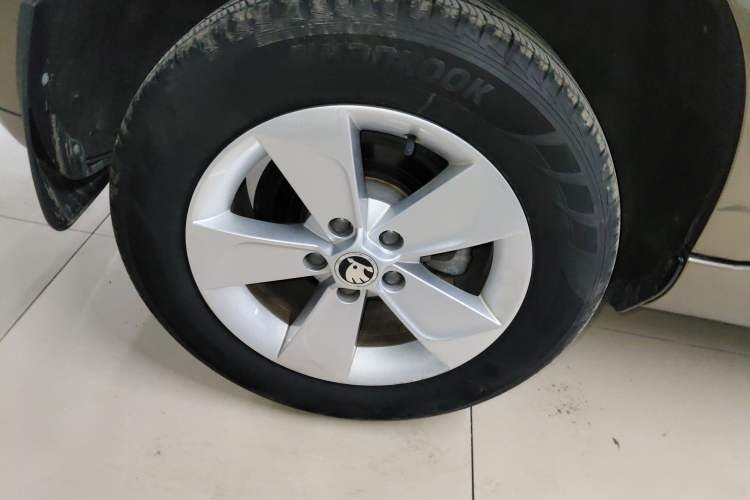 Used Skoda Yeti 2017 TSI280 DSG Advanced Edition Right Rear Wheel Hub