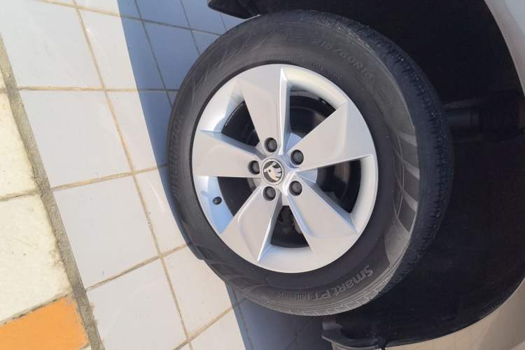 Used Skoda Yeti 2017 TSI280 DSG Advanced Edition Right Rear Wheel Hub