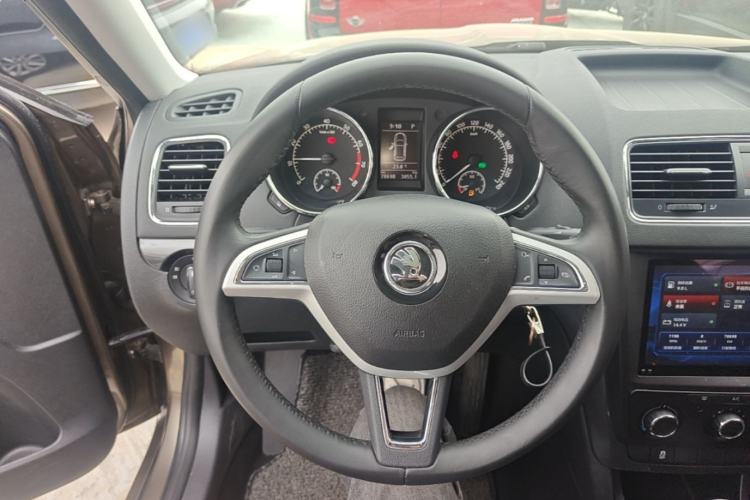 Used Skoda Yeti 2017 TSI280 DSG Car Enjoy Brothers Edition Steering Wheel