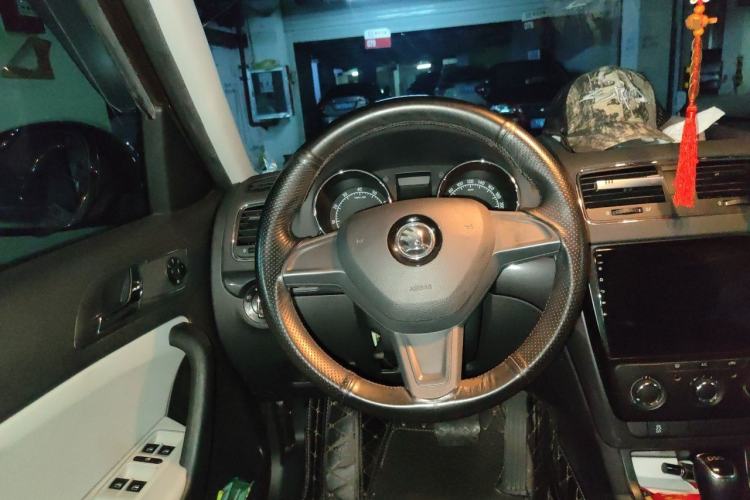 Used Skoda Yeti 2017 TSI280 DSG Car Enjoy Brothers Edition Steering Wheel