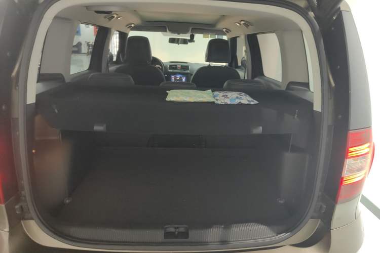Used Skoda Yeti 2017 TSI280 DSG Car Enjoy Brothers Edition Trunk