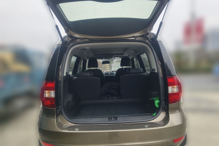 Used Skoda Yeti 2017 TSI280 DSG Car Enjoy Brothers Edition Trunk