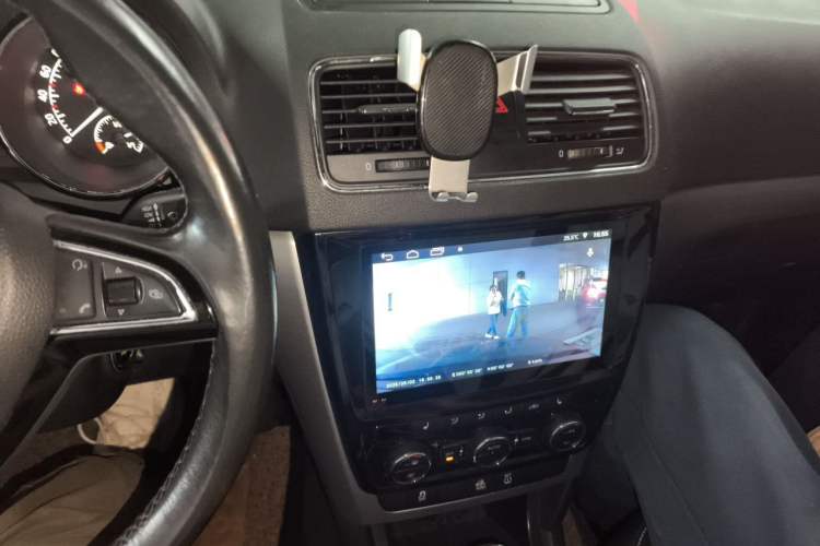 Used Skoda Yeti 2017 TSI300 DSG Luxury Edition Audio And AC Panel