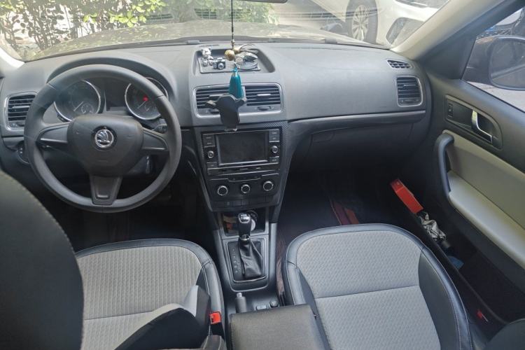 Used Skoda Yeti 2017 TSI280 DSG Advanced Edition Center Console