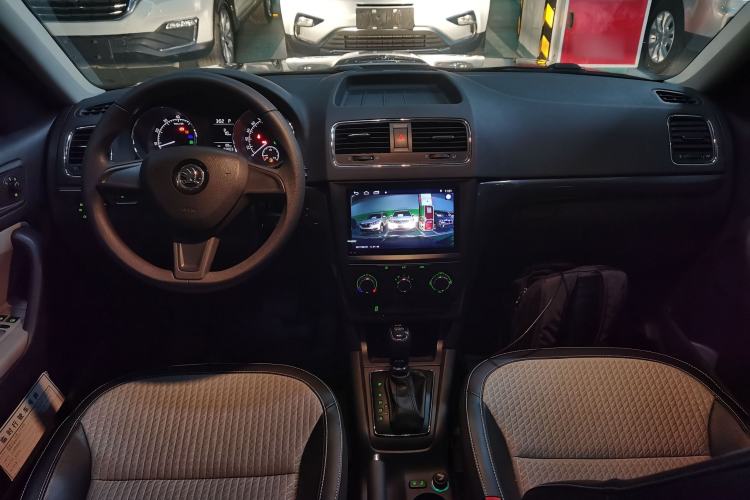 Used Skoda Yeti 2017 TSI280 DSG Advanced Edition Center Console