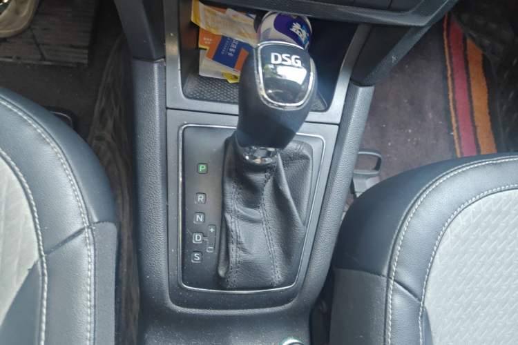 Used Skoda Yeti 2017 TSI280 DSG Advanced Edition Gear Lever