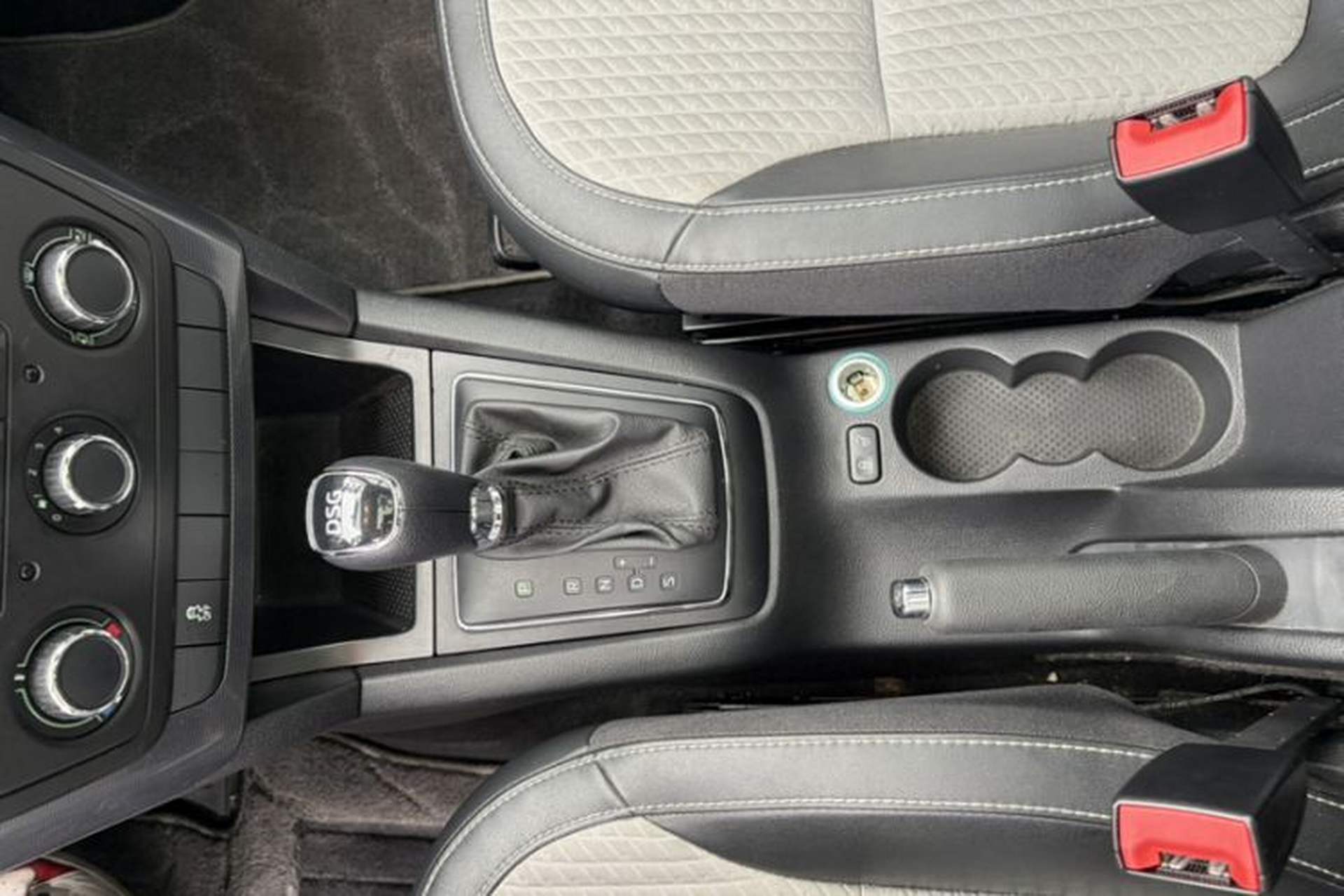 Used Skoda Yeti 2017 TSI280 DSG Advanced Edition Gear Lever