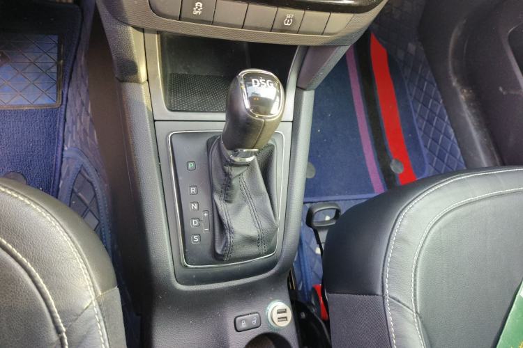 Used Skoda Yeti 2017 TSI280 DSG Innovation Edition Gear Lever