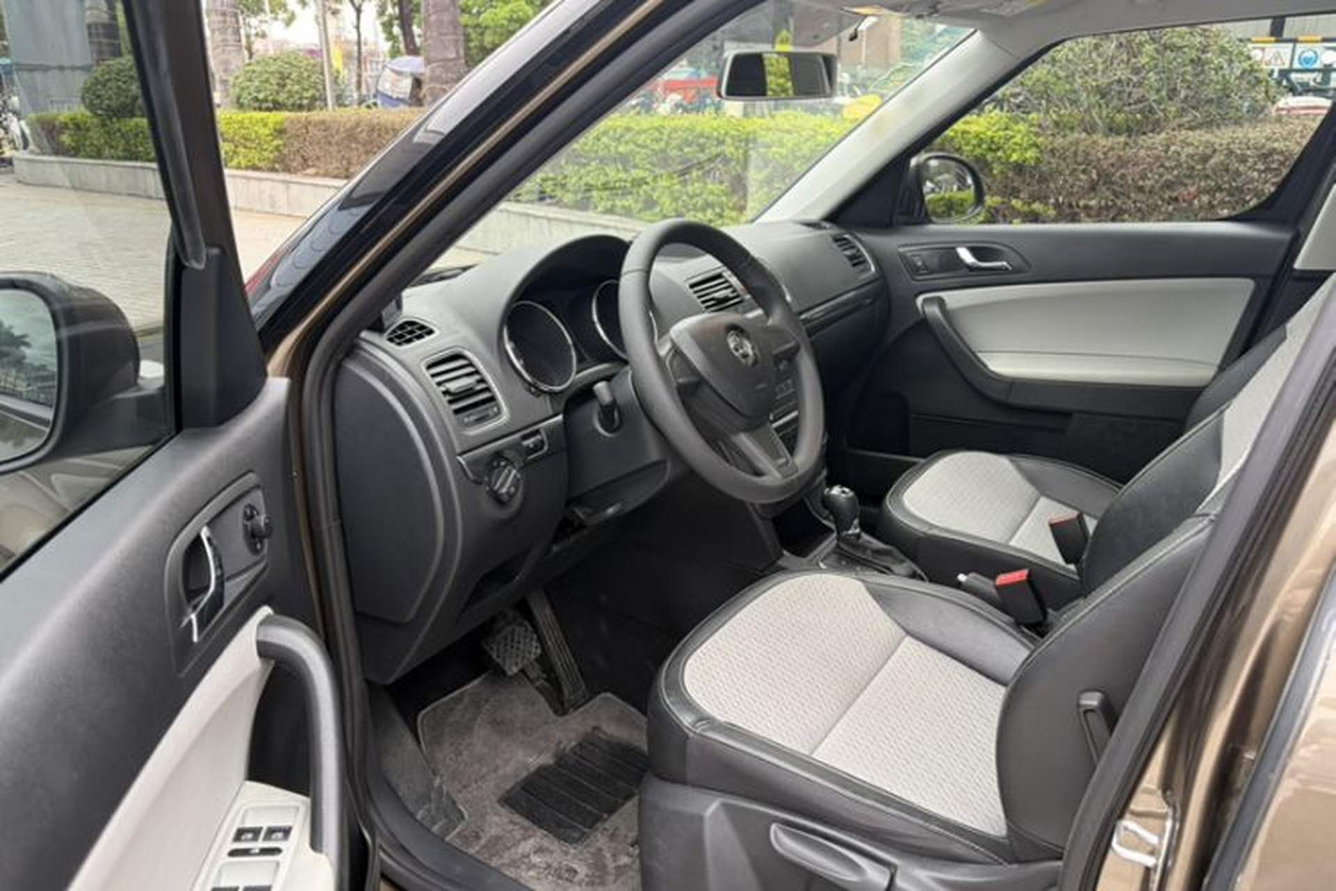 Used Skoda Yeti 2017 TSI280 DSG Advanced Edition Interior 3