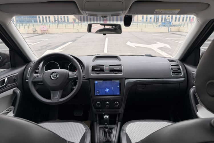 Used Skoda Yeti 2017 TSI280 DSG Advanced Edition Interior 4
