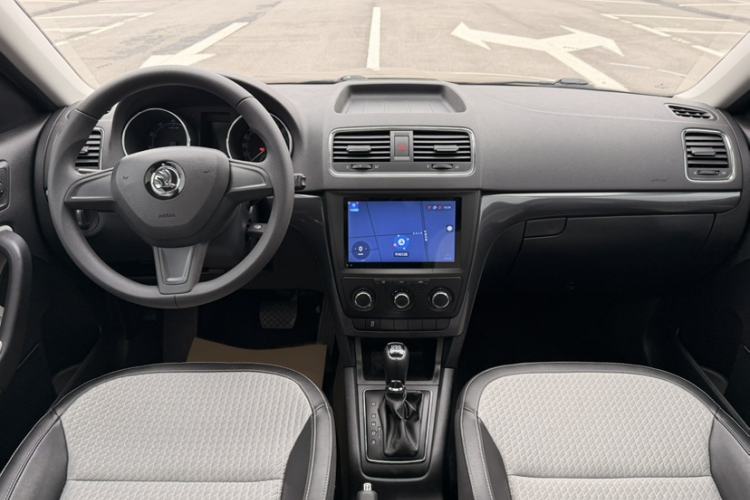 Used Skoda Yeti 2017 TSI280 DSG Advanced Edition Interior 8