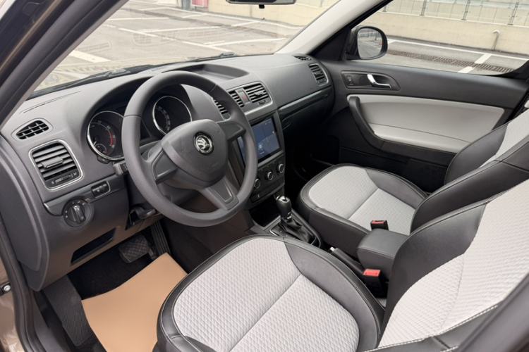 Used Skoda Yeti 2017 TSI280 DSG Advanced Edition Left Front Seat