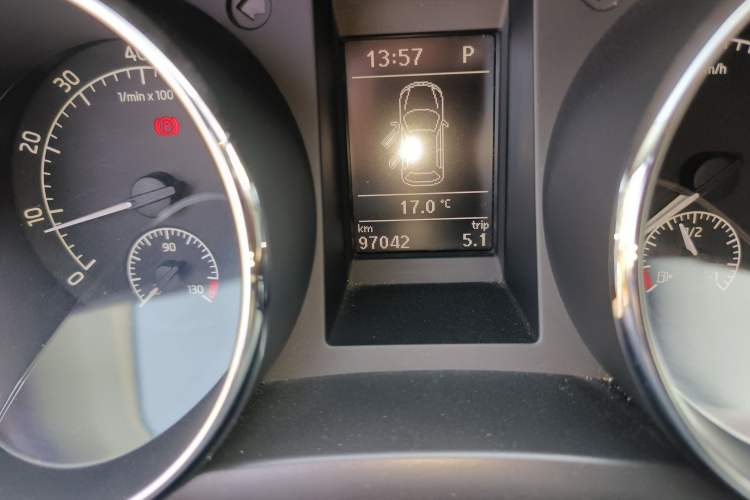 Used Skoda Yeti 2017 TSI280 DSG Innovation Edition Odometer Close Up