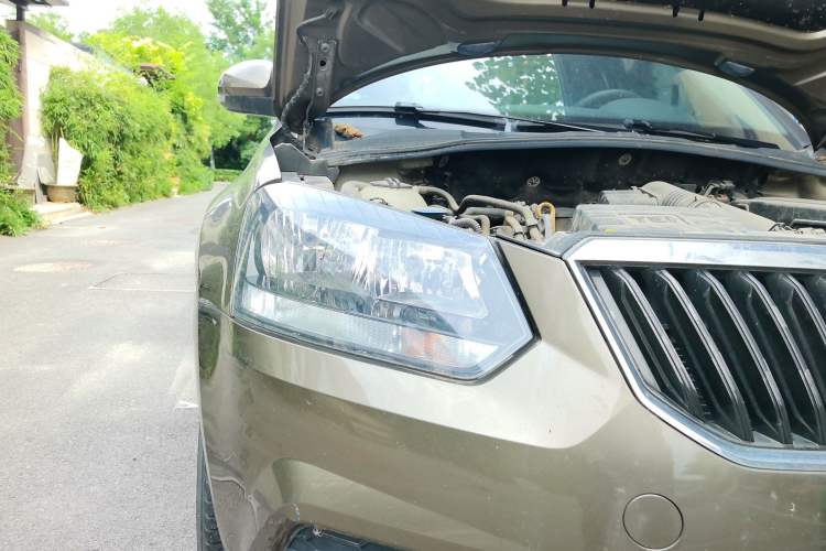 Used Skoda Yeti 2017 TSI280 DSG Advanced Edition Right Front Headlight