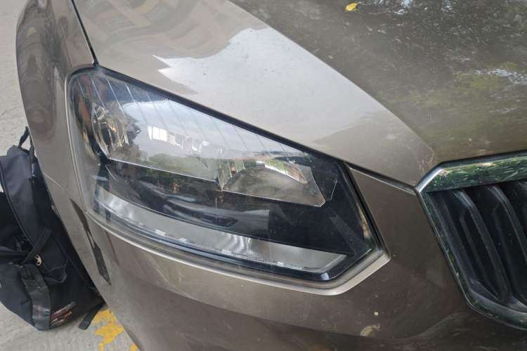 Used Skoda Yeti 2017 TSI280 DSG Advanced Edition Right Front Headlight