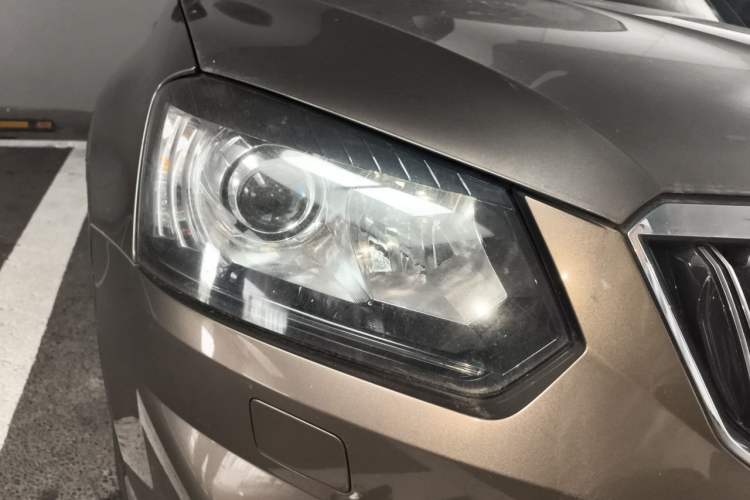 Used Skoda Yeti 2017 TSI300 DSG Luxury Edition Right Front Headlight