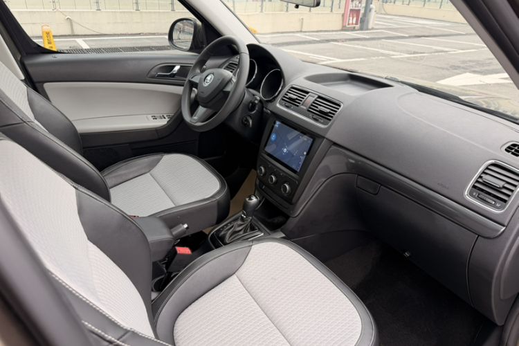 Used Skoda Yeti 2017 TSI280 DSG Advanced Edition Right Front Seat
