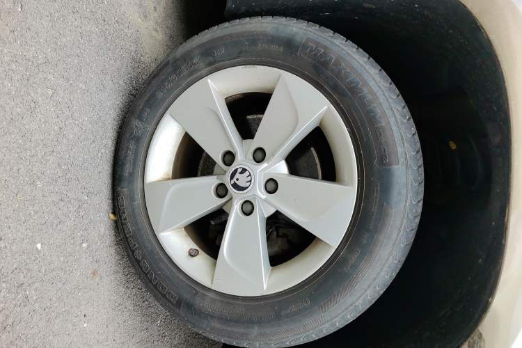 Used Skoda Yeti 2017 TSI280 DSG Advanced Edition Right Front Wheel Hub