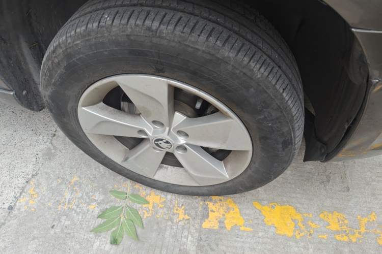 Used Skoda Yeti 2017 TSI280 DSG Advanced Edition Right Front Wheel Hub