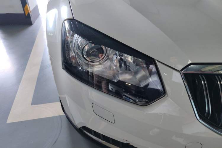 Used Skoda Yeti 2017 TSI300 DSG Luxury Edition Right Front Headlight
