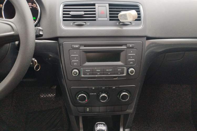 Used Skoda Yeti 2017 TSI280 DSG Advanced Edition Audio And AC Panel