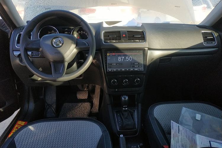 Used Skoda Yeti 2017 TSI280 DSG Advanced Edition Center Console