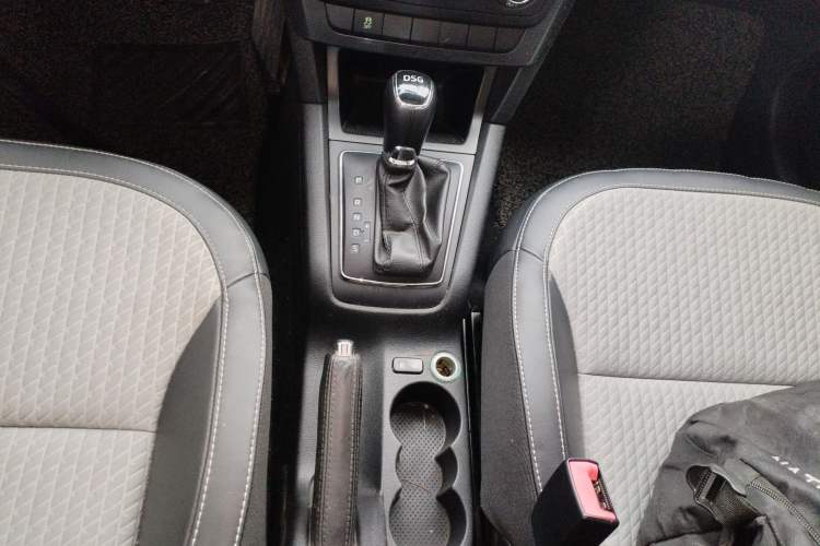 Used Skoda Yeti 2017 TSI280 DSG Advanced Edition Gear Lever