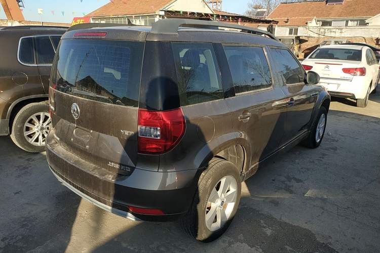 Used Skoda Yeti 2017 TSI280 DSG Advanced Edition Rear Right 45 Deg