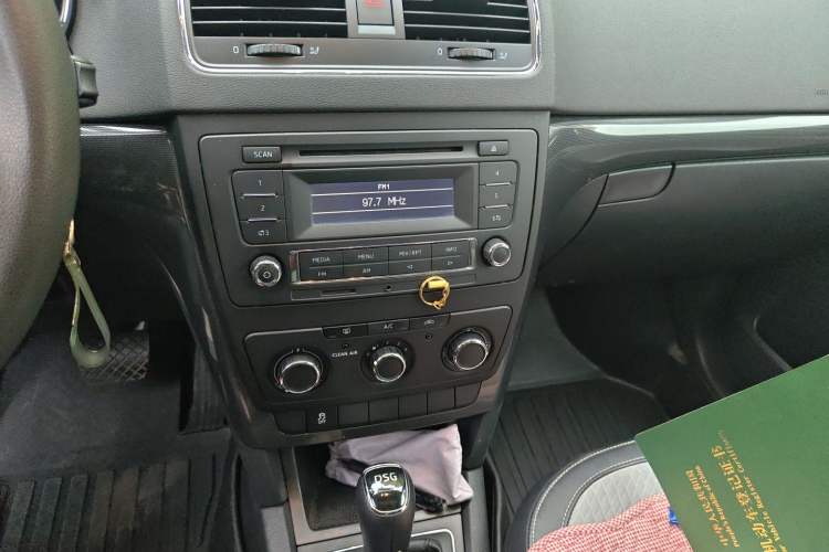 Used Skoda Yeti 2017 TSI280 DSG Advanced Edition Audio And AC Panel