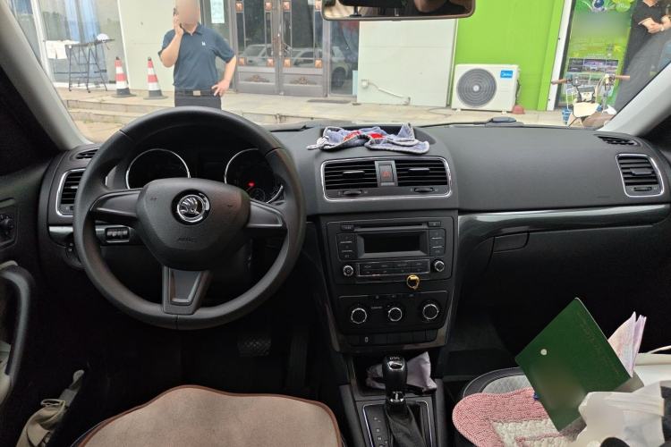 Used Skoda Yeti 2017 TSI280 DSG Advanced Edition Center Console