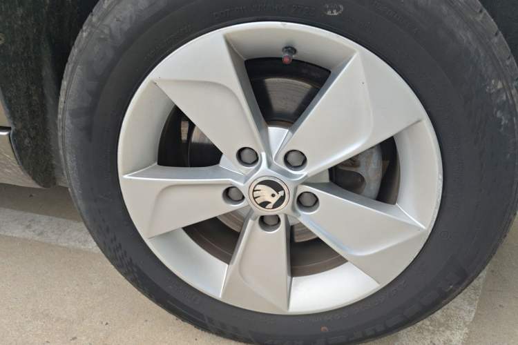 Used Skoda Yeti 2017 TSI280 DSG Advanced Edition Right Front Wheel Hub