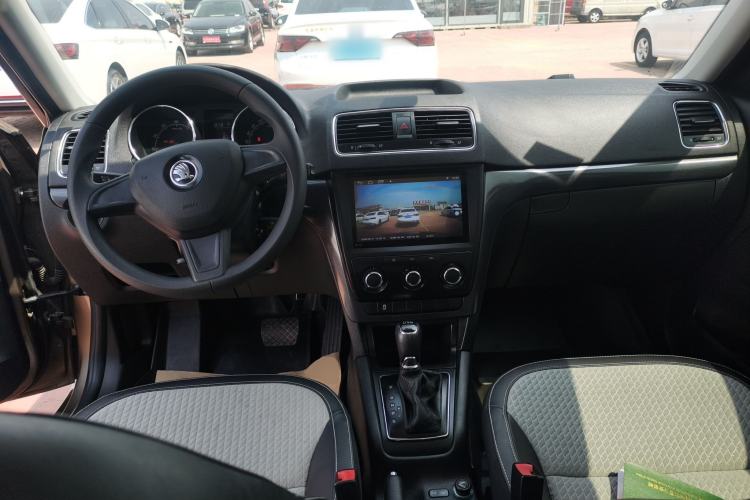 Used Skoda Yeti 2017 TSI280 DSG Advanced Edition Center Console