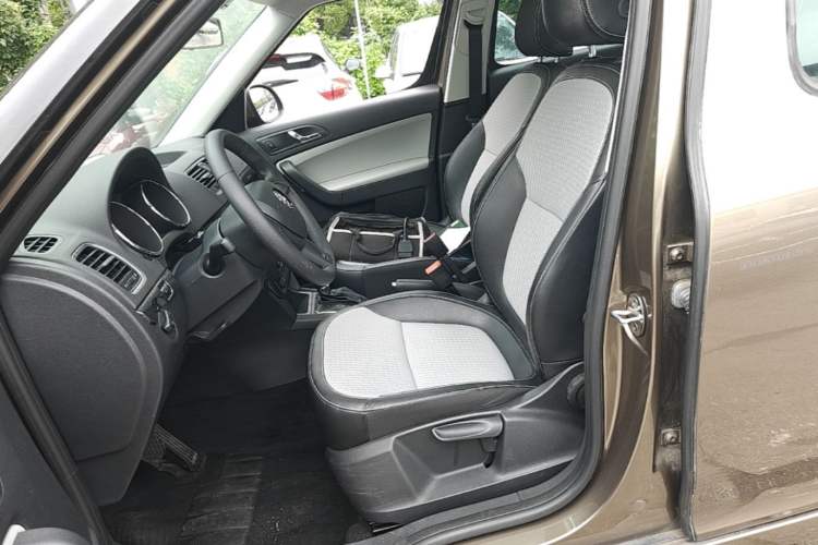 Used Skoda Yeti 2017 TSI280 DSG Advanced Edition Left Front Seat