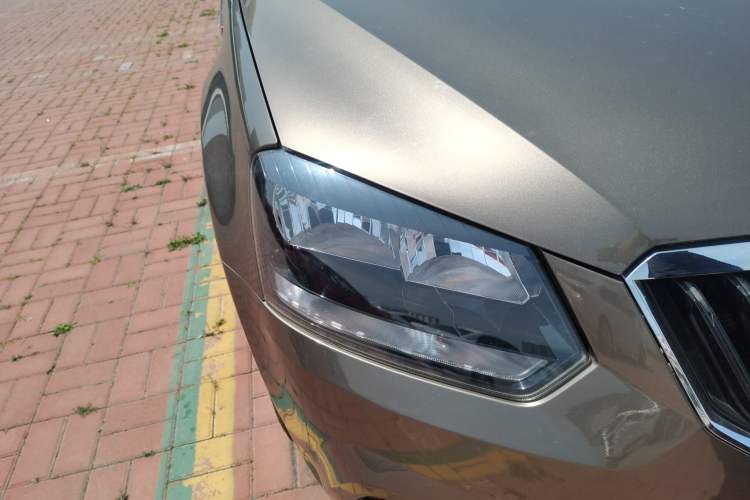 Used Skoda Yeti 2017 TSI280 DSG Advanced Edition Right Front Headlight