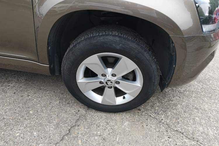 Used Skoda Yeti 2017 TSI280 DSG Advanced Edition Right Front Wheel Hub