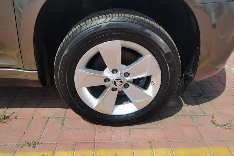 Used Skoda Yeti 2017 TSI280 DSG Advanced Edition Right Front Wheel Hub