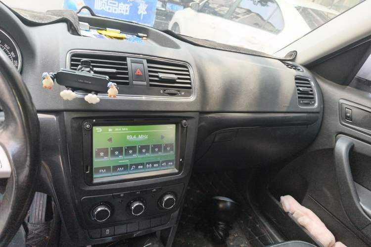 Used Skoda Yeti 2017 TSI280 DSG Car Enjoy Brothers Edition Audio And AC Panel