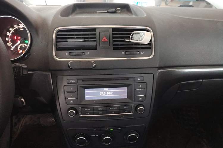 Used Skoda Yeti 2017 TSI280 DSG Advanced Edition Audio And AC Panel