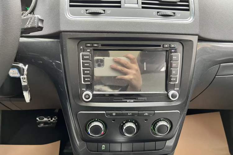 Used Skoda Yeti 2017 TSI280 DSG Advanced Edition Audio And AC Panel