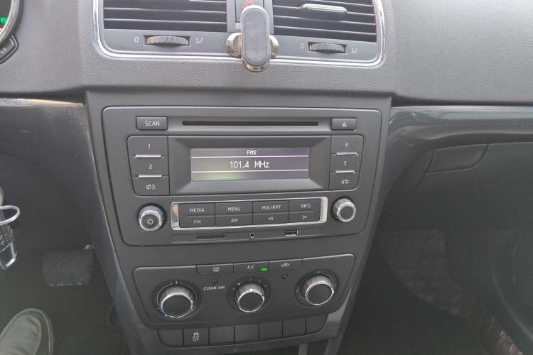 Used Skoda Yeti 2017 TSI280 DSG Advanced Edition Audio And AC Panel