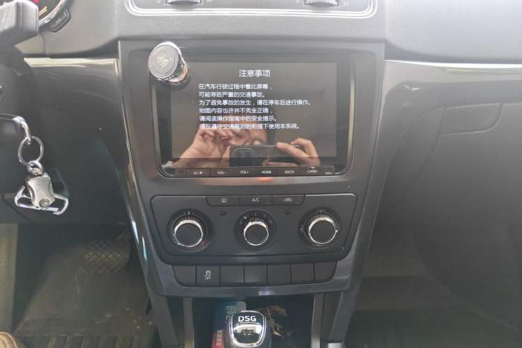 Used Skoda Yeti 2017 TSI280 DSG Car Enjoy Brothers Edition Audio And AC Panel
