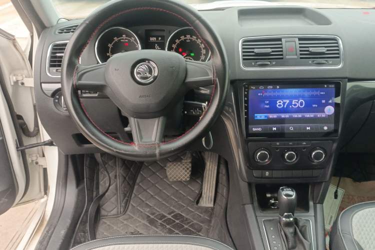 Used Skoda Yeti 2017 TSI280 DSG Advanced Edition Audio And AC Panel