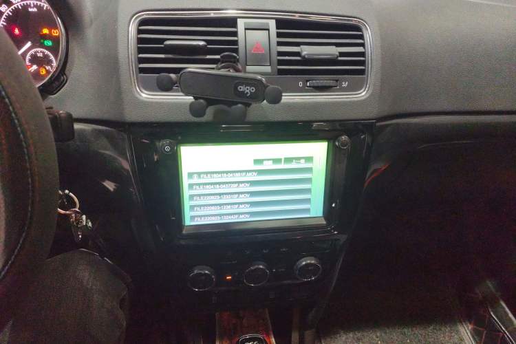 Used Skoda Yeti 2017 TSI280 DSG Innovation Edition Audio And AC Panel
