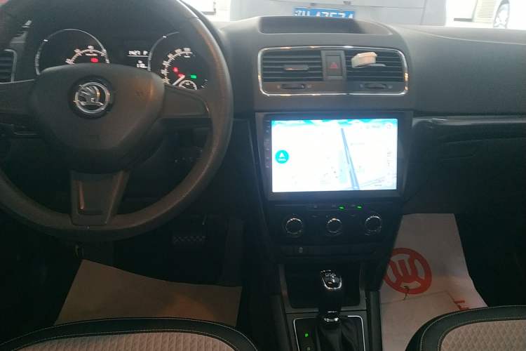 Used Skoda Yeti 2017 TSI280 DSG Advanced Edition Audio And AC Panel