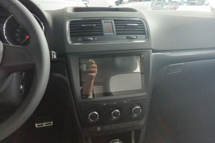 Used Skoda Yeti 2017 TSI280 DSG Advanced Edition Audio And AC Panel