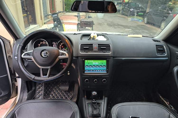 Used Skoda Yeti 2017 TSI280 DSG Car Enjoy Brothers Edition Center Console